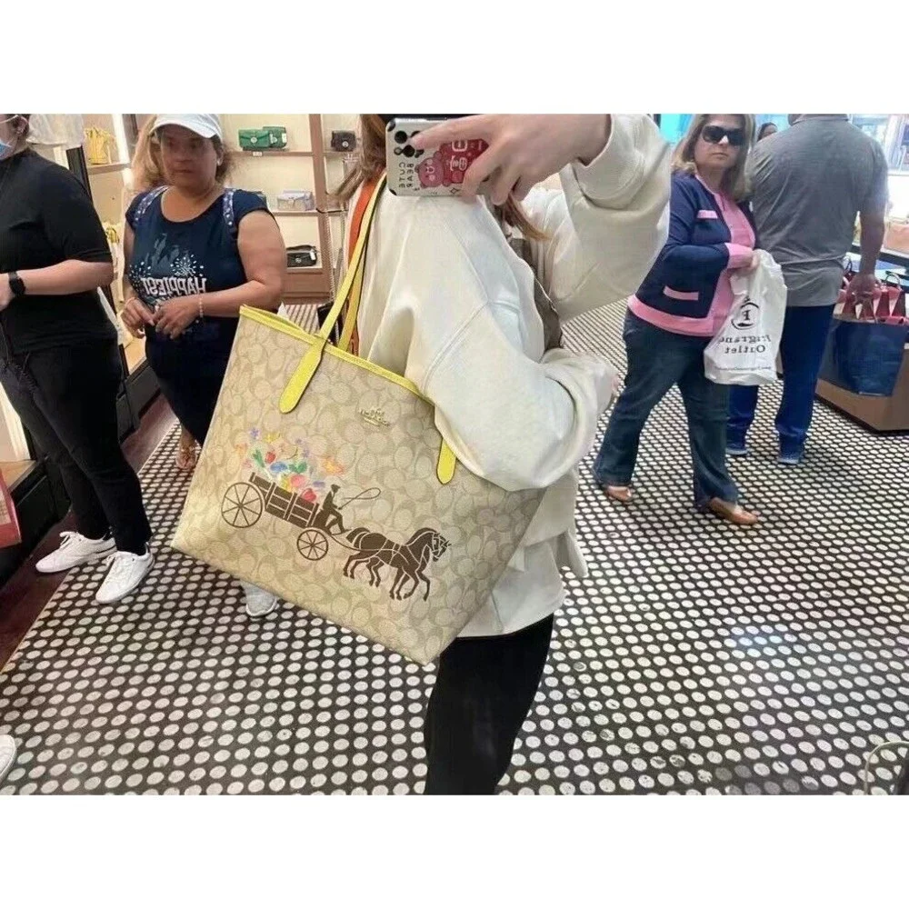 NWT Coach C8605 City Tote Dreamy Veggie Horse And Carriage Signature Org $378 - Picture 10 of 10